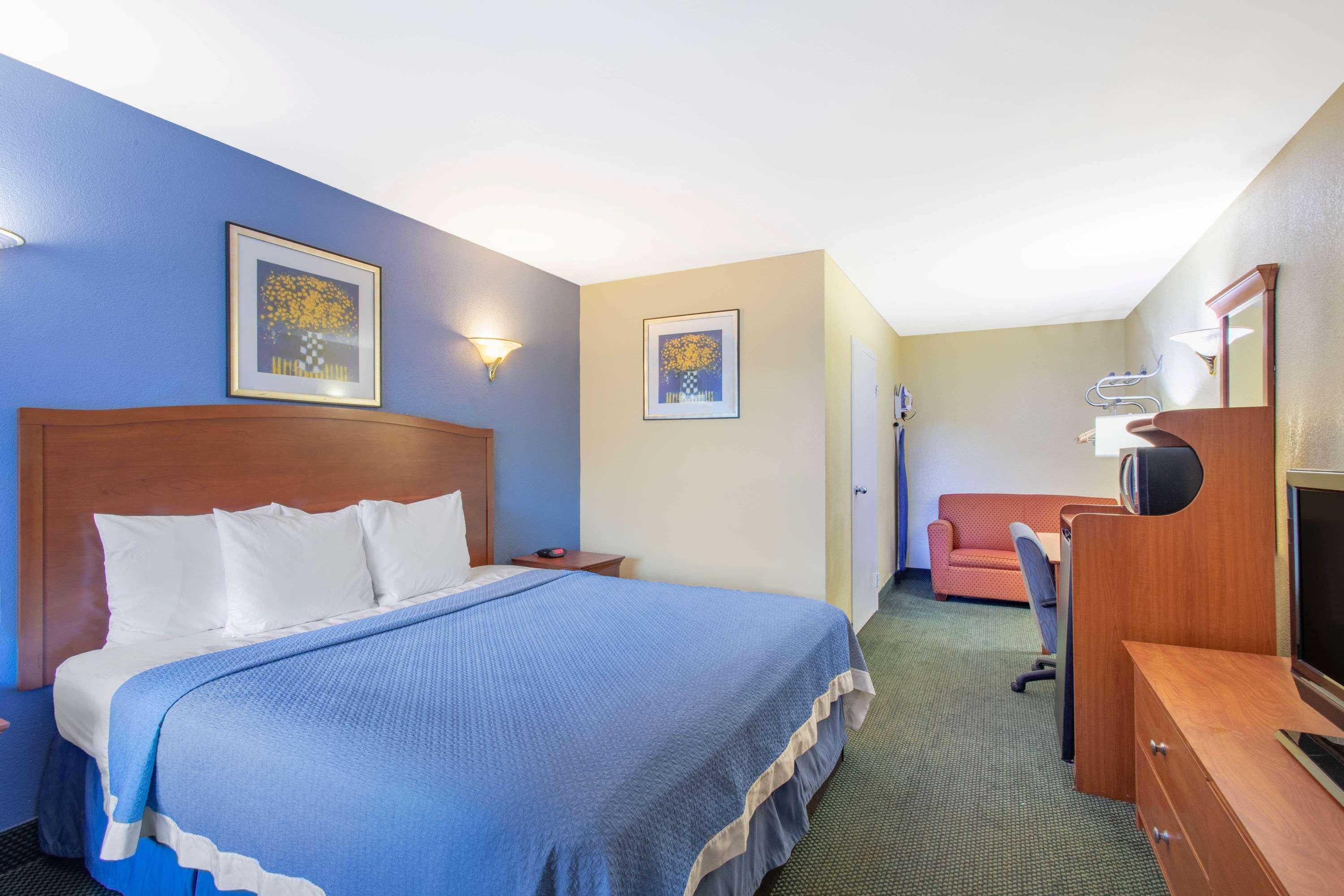 Days Inn By Wyndham Elmsford Exterior foto