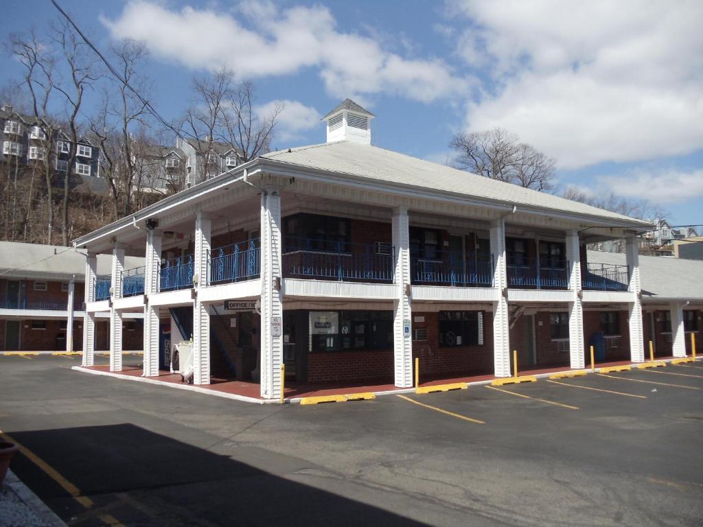 Days Inn By Wyndham Elmsford Exterior foto